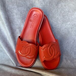Chanel Cherry Red Patent Leather CC Slides Slipper Sandal Shoes Sz. 39.5